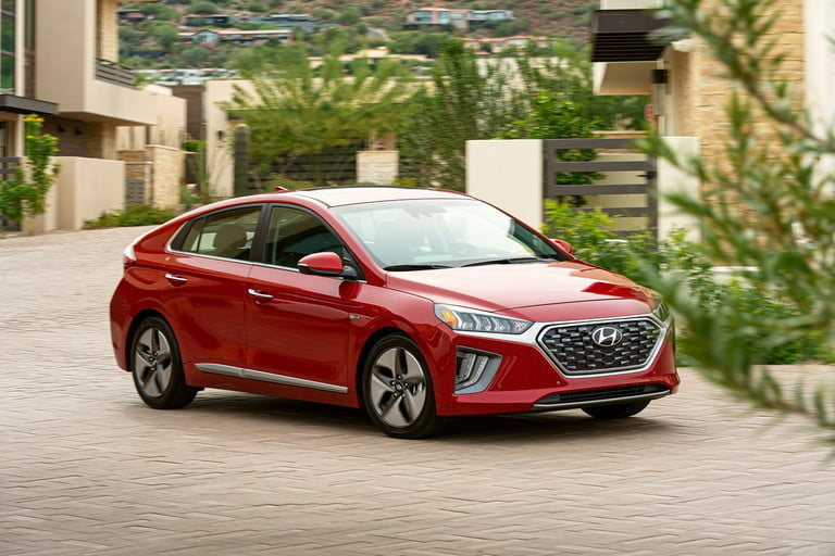 هیوندای ایونیک هیبرید (Hyundai Ioniq Hybrid)