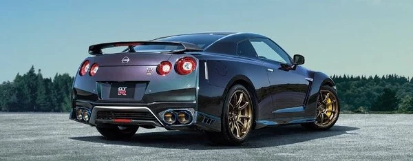 نمایی از بخش پشتی GT-R T-Spec مدل ۲۰۲۲