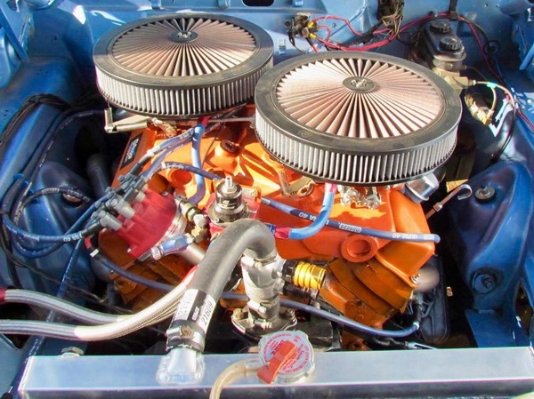 نمایی از 426 HEMI