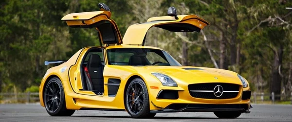 نمایی از مرسدس بنز SLS AMG