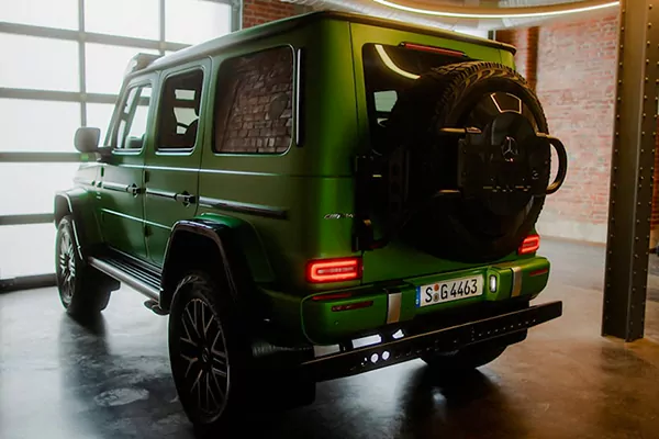 نمای عقب مرسدس AMG G63 4x4 اسکوئرد ۲۰۲۳