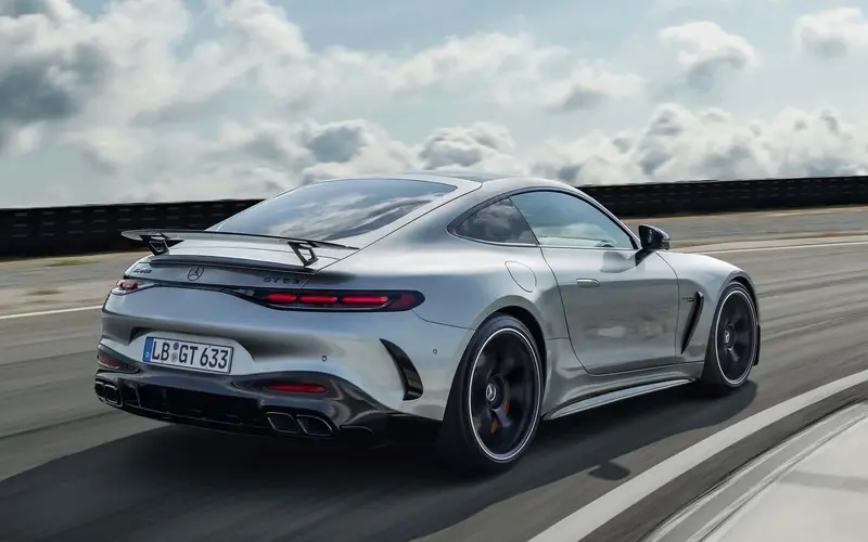 نمای عقب مرسدس AMG GT مدل ۲۰۲۴